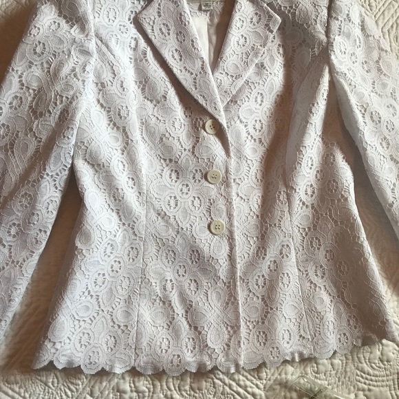 White two piece jacket and skirt lace lace suit - Picture 5 of 8
